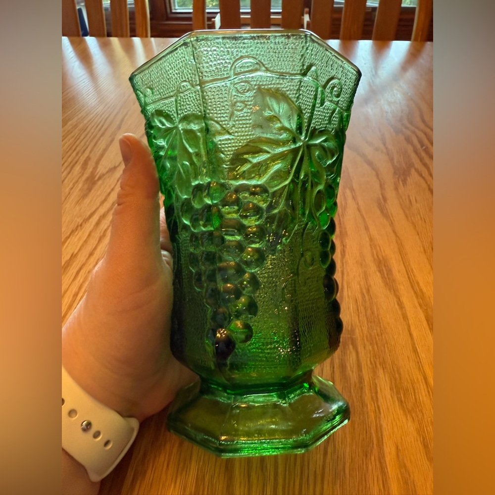 Vintage Emerald Green Anchor Hocking Vase - Picture 3 of 6